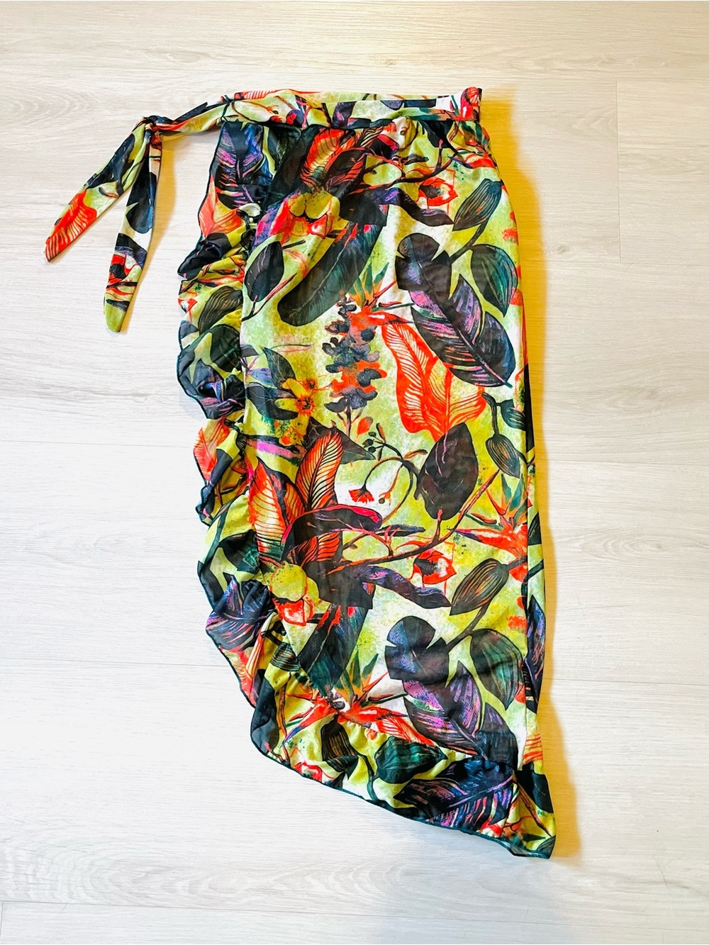 Women’s Tropical Leaf Swim Sarong Ruffle Cover-Up in Green Multicolor Size XXS